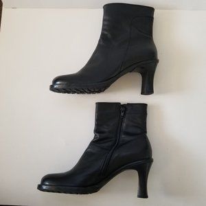 Kenneth Cole Reaction Movie Theater Black Leather Ankle Boot size 8